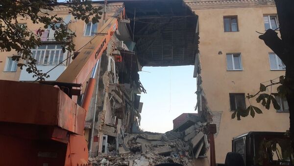 Consecuencias de explosión en un edificio residencial de la ciudad ucraniana de Drohobich - Sputnik Mundo