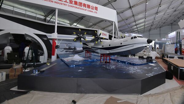 Maqueta del avión anfibio Jiaolong AG 600 de AVIC - Sputnik Mundo