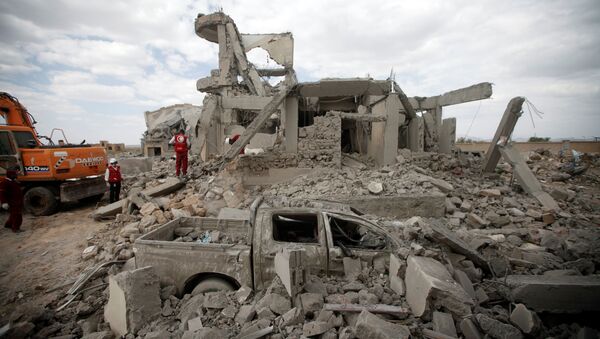 Consecuencias de un bombardeo de una cárcel en Yemen  - Sputnik Mundo