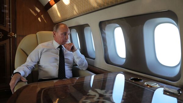 Vladímir Putin a bordo del avión presidencial - Sputnik Mundo