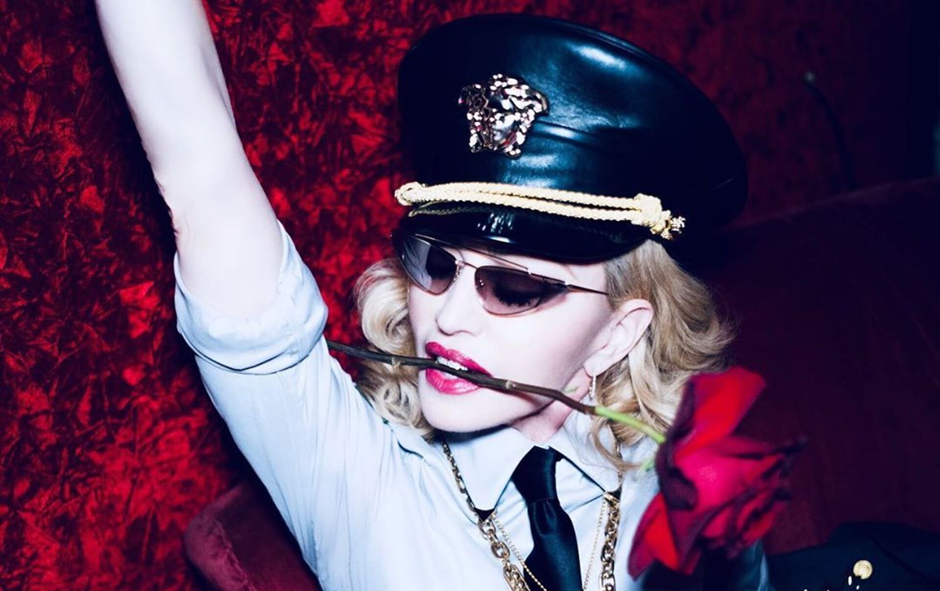 Мадонна по факту анаконда. Мадонна певица. Мадонна певица 2024. Мадонна певица 2023. Мадонна певица 1975.
