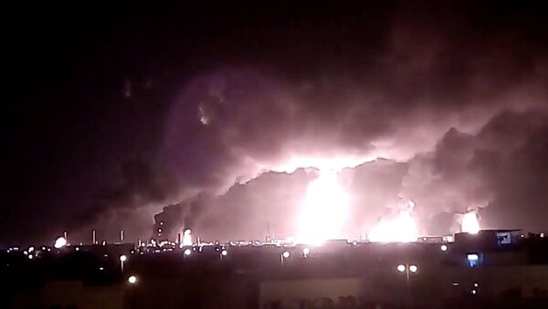 Incendios en las refinerías de la compañía Saudi Aramco - Sputnik Mundo