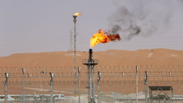 Un intalación petrolera de la empresa Saudi Aramco - Sputnik Mundo