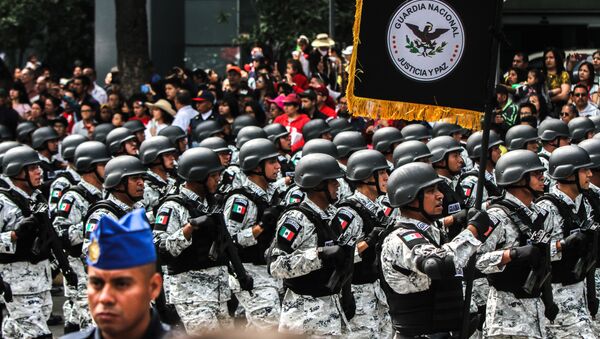 Elementos de la Guardia Nacional durante el desfile de las fuerzas armadas, el día de la Independencia mexicana - Sputnik Mundo
