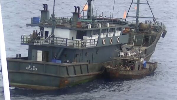 Revelan un vídeo de la detención de los buques norcoreanos de pesca furtiva en Rusia - Sputnik Mundo
