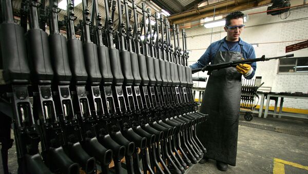 Los fusiles Galil en la fabrica colombiana Indumil - Sputnik Mundo