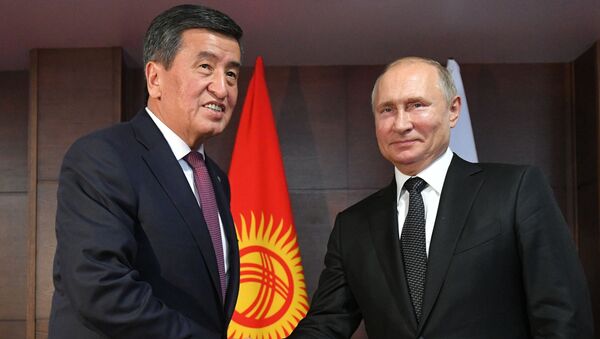 Los presidentes de Kirguistán y Rusia, Sooronbái Zheenbékov y Vladímir Putin - Sputnik Mundo