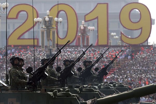 Военная техника на параде в честь 70-летия образования КНР в Пекине - Sputnik Mundo