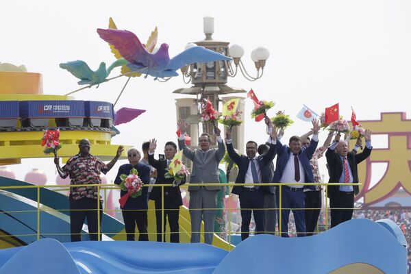 Иностранцы на военном параде в честь 70-летия образования КНР в Пекине - Sputnik Mundo
