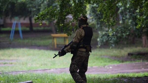 Un combatiente de de las Fuerzas de Seguridad de la República Popular de Donetsk - Sputnik Mundo