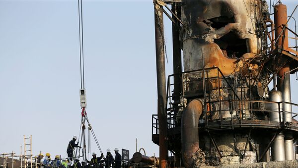 las instalaciones petroleras de Saudi Aramco tras los ataques - Sputnik Mundo