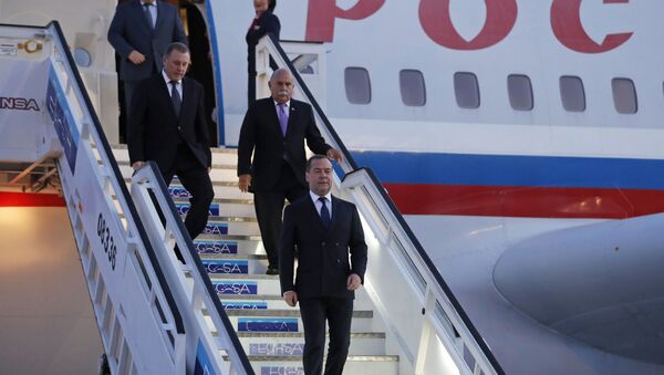 La llegada del primer ministro ruso a Cuba - Sputnik Mundo
