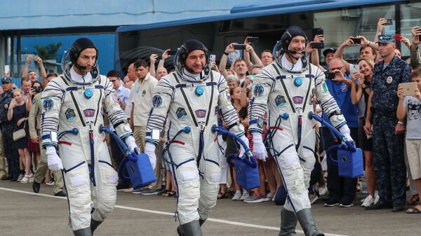 El astronauta estadounidense Andrew Morgan, el cosmonauta ruso Alexandr Skvortsov y el italiano Luca Parmitano - Sputnik Mundo