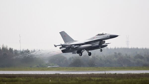 Un F-16 de Dinamarca - Sputnik Mundo