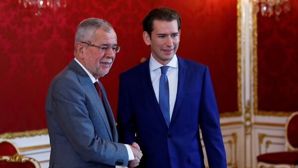 El presidente federal de Austria, Alexander Van der Bellen y ganador de los comicios parlamentarios, Sebastian Kurz - Sputnik Mundo