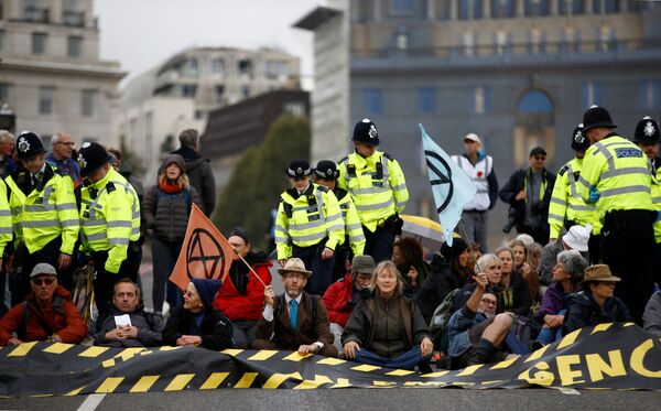 Las multitudinarias protestas contra el cambio climático recorren el planeta - Sputnik Mundo