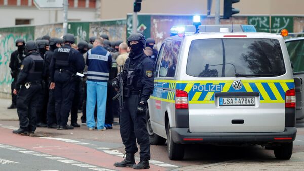 La Policía alemana en el lugar del tiroteo en Halle - Sputnik Mundo