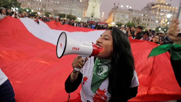 Una manifestación en apoyo de Martín Vizcarra tras la disolución del Congreso de Perú - Sputnik Mundo