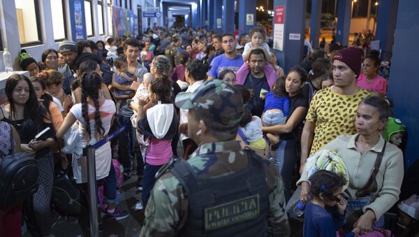 Migrantes venezolanos en la frontera peruana - Sputnik Mundo