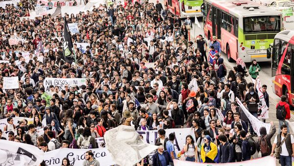 Marchas estudiantiles en Bogotá, Colombia - Sputnik Mundo