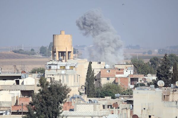 Bombardeo de Turquía cerca de la ciudad siria de Ras Ayn - Sputnik Mundo