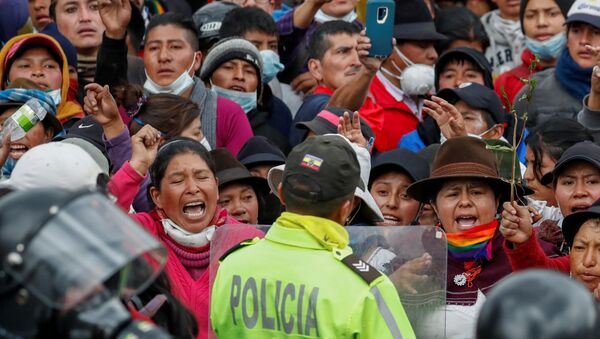 Los indígenas ecuatorianos protestan en Quito - Sputnik Mundo