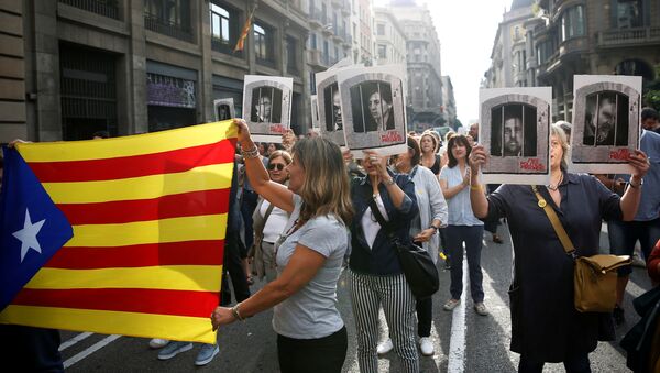 Protesta contra el veredicto para los líderes independentistas catalanes presos - Sputnik Mundo