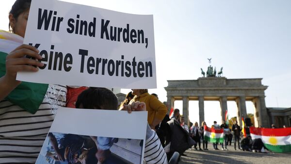 Protesta kurda en Alemania contra la ofensiva turca en el este de Siria - Sputnik Mundo