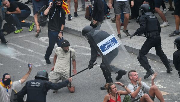 Protestas de independentistas catalanes en Barcelona, España  - Sputnik Mundo