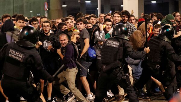 La Policía catalana durante las protestas - Sputnik Mundo