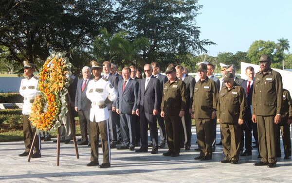 Nikolái Pátrushev durante la ofrenda floral memorial al soldado internacionalista soviético en La Habana - Sputnik Mundo