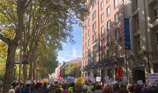 Miles de jubilados llegan a Madrid para reclamar al Gobierno pensiones dignas (fotos, vídeo) Miles de jubilados llegan a Madrid para reclamar al Gobierno pensiones dignas (fotos, vídeo) - Sputnik Mundo
