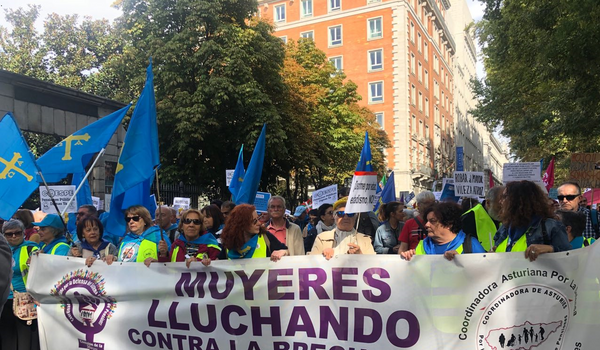 Miles de jubilados llegan a Madrid para reclamar al Gobierno pensiones dignas (fotos, vídeo) Miles de jubilados llegan a Madrid para reclamar al Gobierno pensiones dignas (fotos, vídeo) - Sputnik Mundo