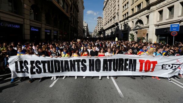 Los estudiantes protestan en Barcelona - Sputnik Mundo