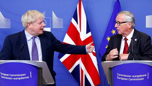 El primer ministro británico, Boris Johnson, y el presidente de la Comisión Europea, Jean-Claude Juncker - Sputnik Mundo