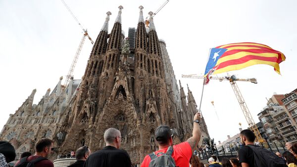 Protestas cerca de la Sagrada Familia en Barcelona - Sputnik Mundo