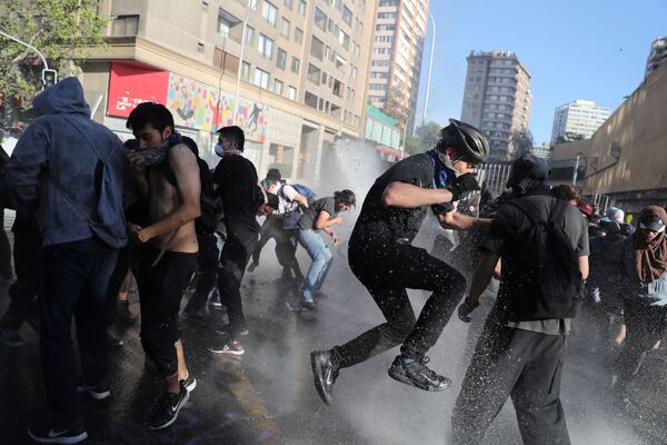 Manifestaciones en Chile: más de diez muertes y cientos de heridos - Sputnik Mundo