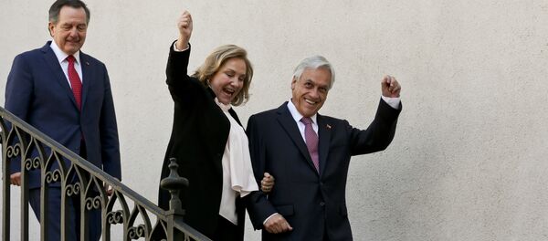 La primera dama chilena, Cecilia Morel, junto a su esposo Sebastián Piñera La primera dama chilena, Cecilia Morel, junto a su esposo Sebastián Piñera - Sputnik Mundo