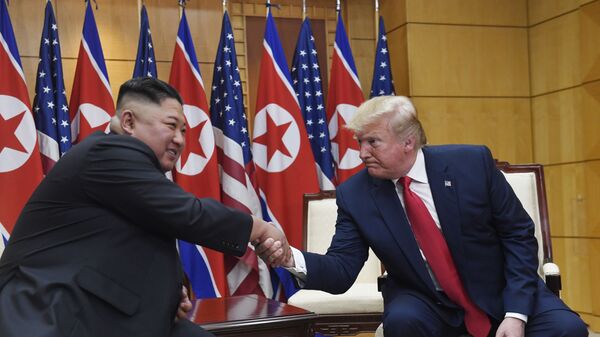 Los líderes norcoreano y estadounidense, Kim Jong-un y Donald Trump - Sputnik Mundo