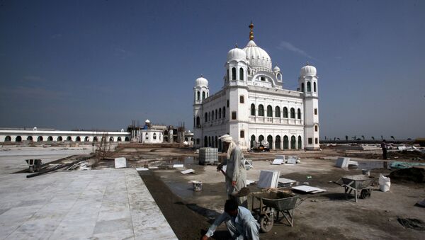 El templo Darbar Sahib, ubicado en el territorio pakistaní - Sputnik Mundo