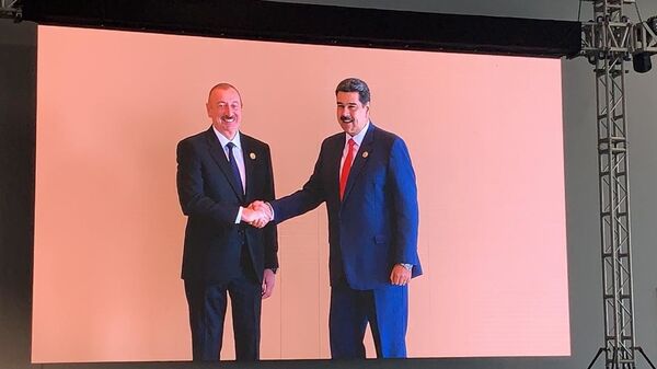 El presidente de Azerbaiyán, Ilham Aliyev, junto al presidente de Venezuela, Nicolás Maduro - Sputnik Mundo