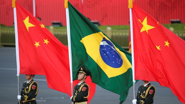 Banderas de China y Brasil - Sputnik Mundo