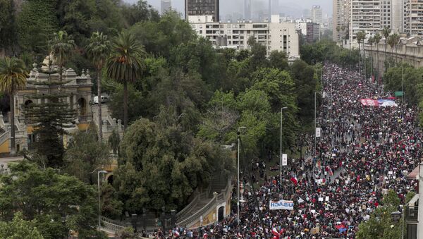 Manifestación en Santiago de Chile - Sputnik Mundo