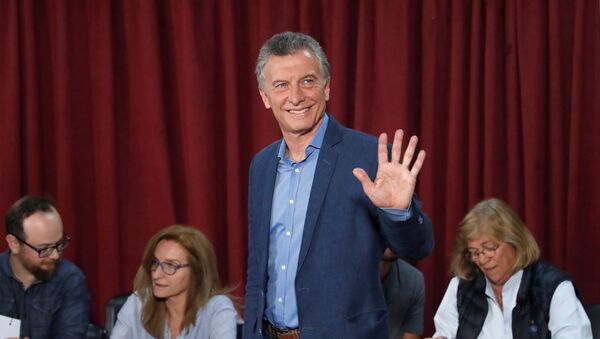 Mauricio Macri, presidente de Argentina, llega al centro electoral para votar en las elecciones presidenciales - Sputnik Mundo