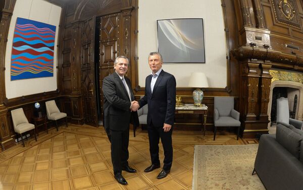 El presidente argentino, Mauricio Macri, se reune con el presidente electo, Alberto Fernández, en la Casa Rosada - Sputnik Mundo