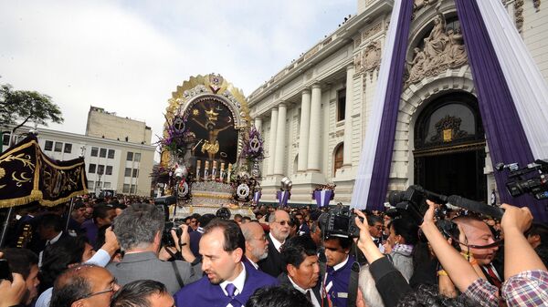 La procesión del Señor de los Milagros en Lima, Perú (archivo) - Sputnik Mundo