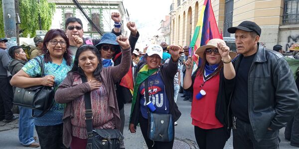 Al estruendo de la dinamita, mineros y campesinos marchan para defender el triunfo de Evo Al estruendo de la dinamita, mineros y campesinos marchan para defender el triunfo de Evo - Sputnik Mundo
