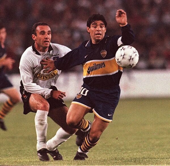 Диего Марадона во время матча группового этапа с командой Чили в рамках суперкубка Южной Америки, 1997 - Sputnik Mundo