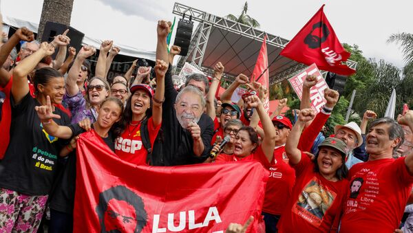 Una manifestación a favor de la puesta en libertad de Luiz Inácio Lula da Silva - Sputnik Mundo