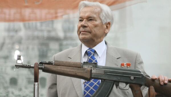 Kaláshnikov: la centenaria historia del inventor del arma más famosa del mundo - Sputnik Mundo
